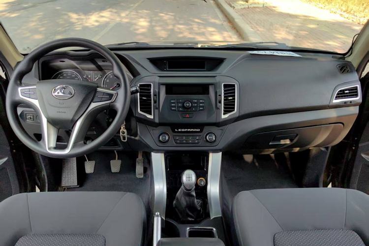 Used Leopaard Q6 2015 2.4L Manual Two-Wheel-Drive Elite Model Interior 1