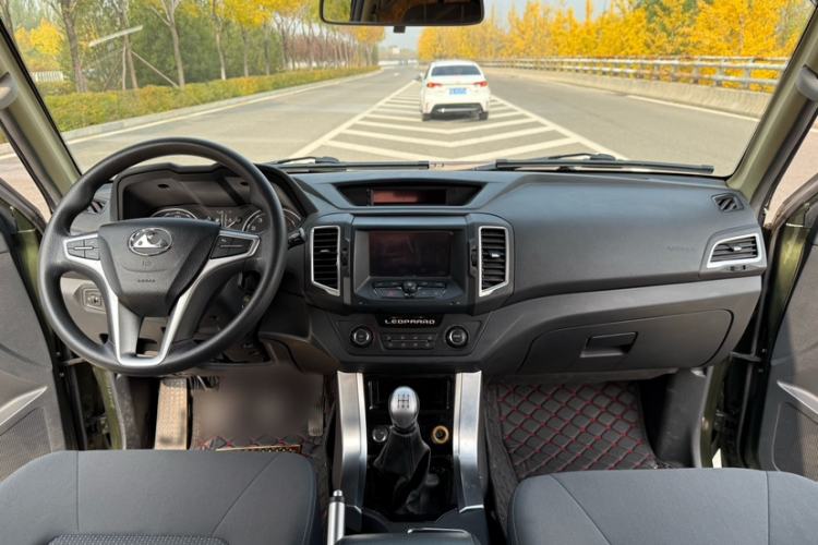 Used Leopaard Q6 2015 2.4L Manual 4x4 Excellence Edition Interior 1