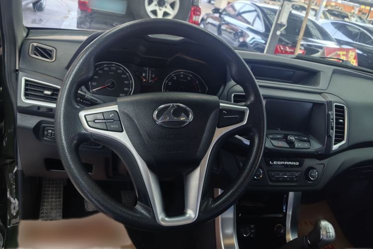 Used Leopaard Q6 2015 2.4L Manual 4x4 Excellence Edition Interior 1