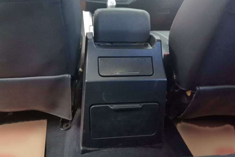 Used Leopaard Q6 2015 2.4L Manual 4x4 Excellence Edition Interior 11