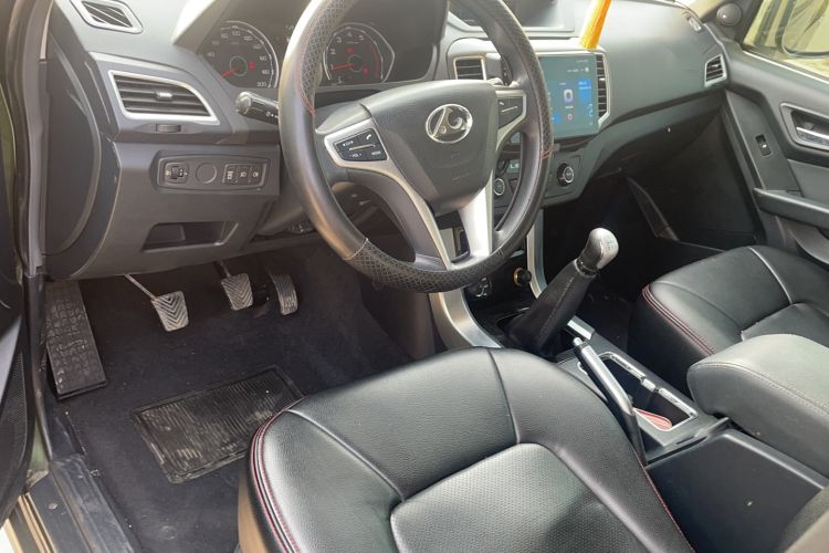 Used Leopaard Q6 2015 2.4L Manual 4x4 Excellence Edition Interior 2