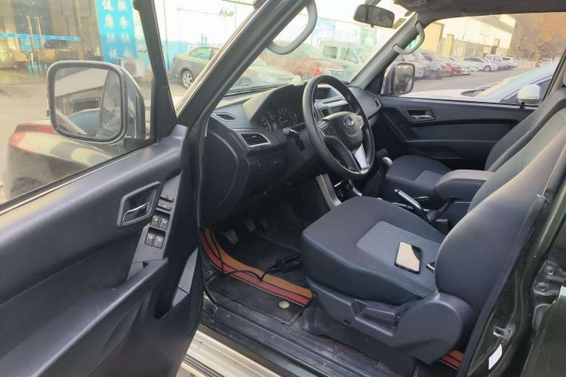 Used Leopaard Q6 2015 2.4L Manual 4x4 Excellence Edition Interior 3