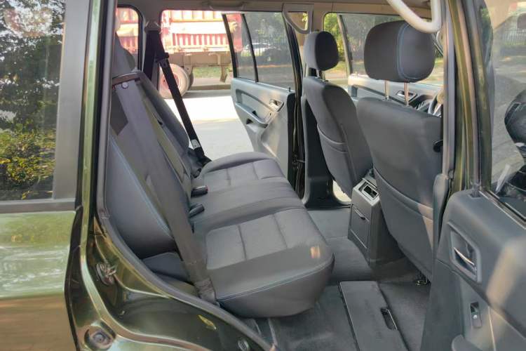 Used Leopaard Q6 2015 2.4L Manual Two-Wheel-Drive Elite Model Interior 3