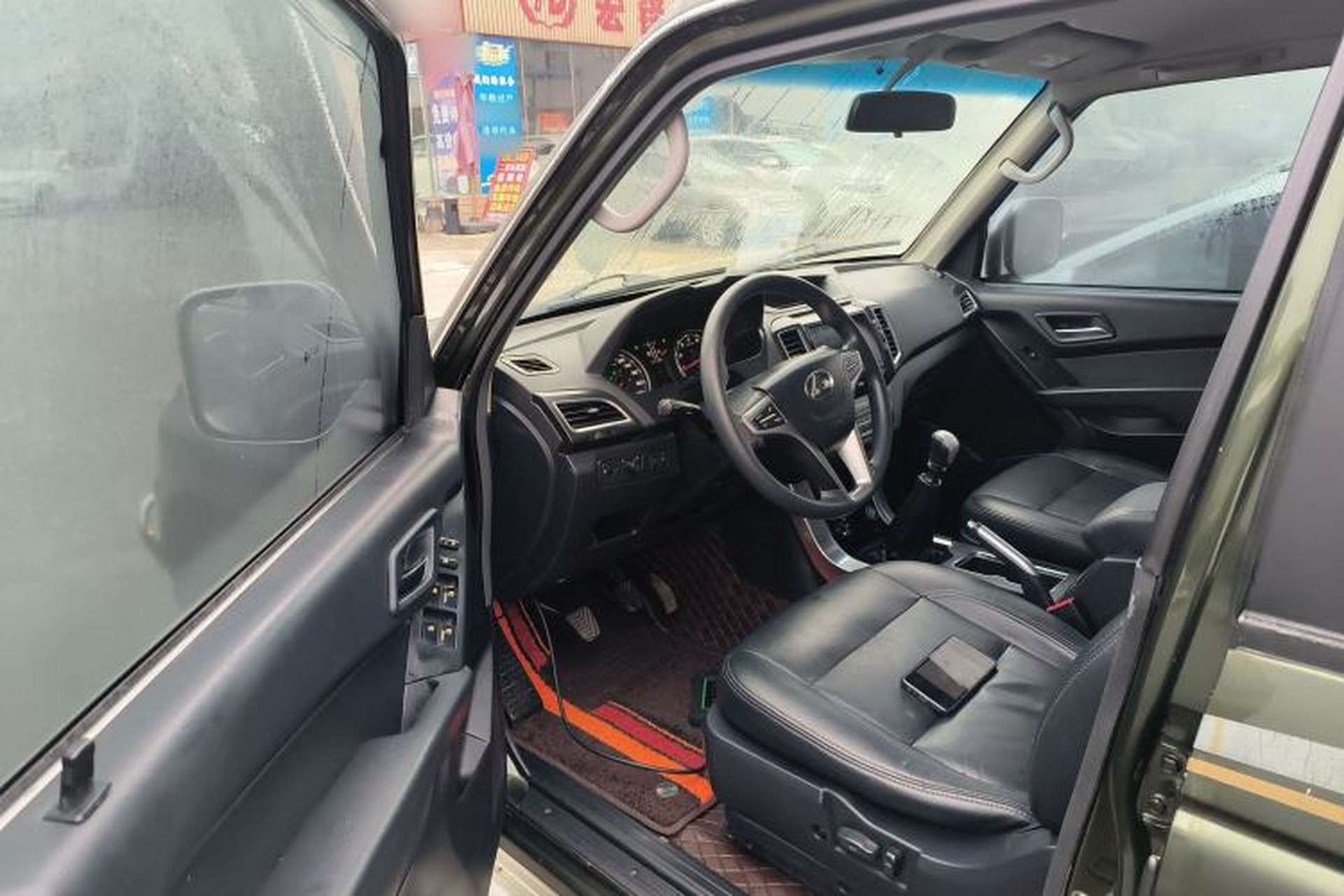 Used Leopaard Q6 2015 2.0T Manual 4x4 Edition Interior 3
