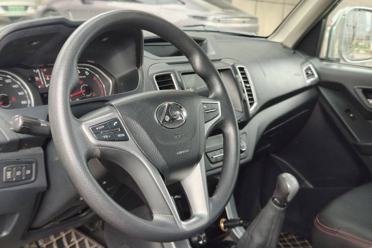 Used Leopaard Q6 2015 2.4L Manual 4x4 Excellence Edition Interior 3
