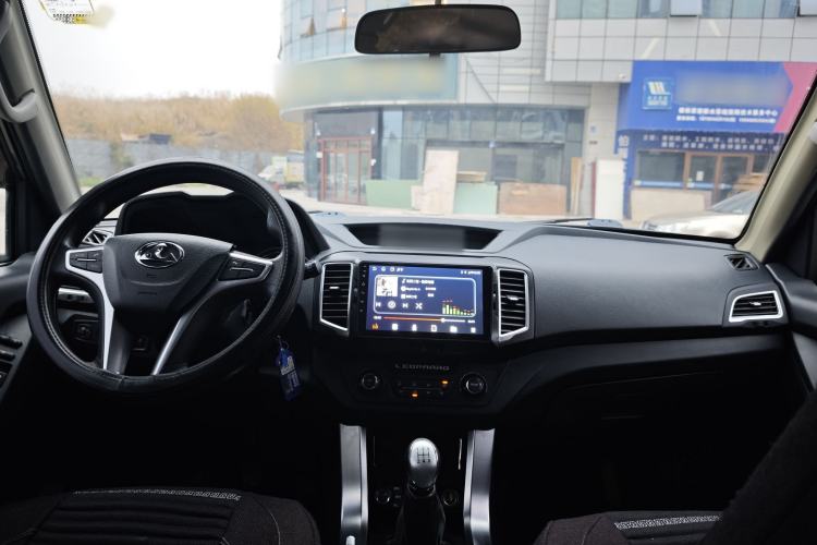 Used Leopaard Q6 2015 2.4L Manual 4x4 Excellence Edition Interior 3