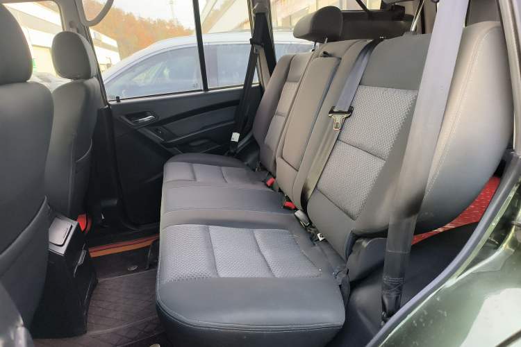 Used Leopaard Q6 2015 2.4L Manual 4x4 Excellence Edition Interior 4