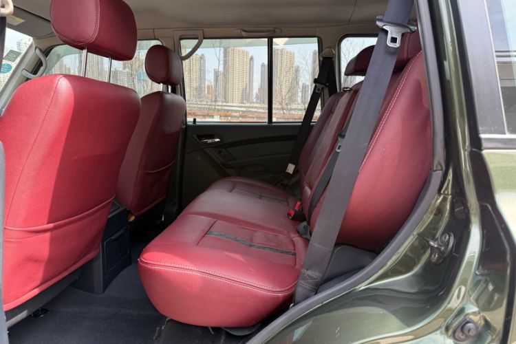 Used Leopaard Q6 2015 2.4L Manual 4x4 Excellence Edition Interior 4