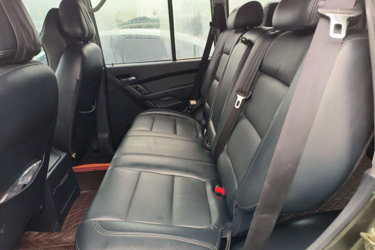 Used Leopaard Q6 2015 2.0T Manual 4x4 Edition Interior 4