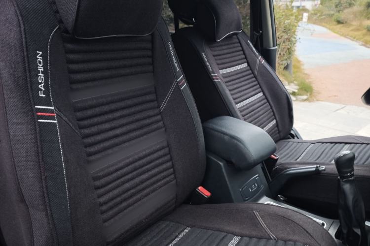 Used Leopaard Q6 2015 2.4L Manual 4x4 Excellence Edition Interior 7