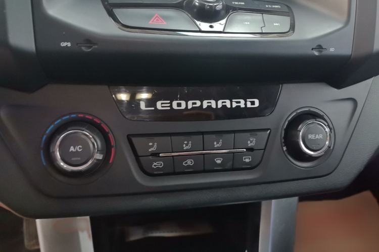 Used Leopaard Q6 2015 2.4L Manual 4x4 Excellence Edition Interior 8