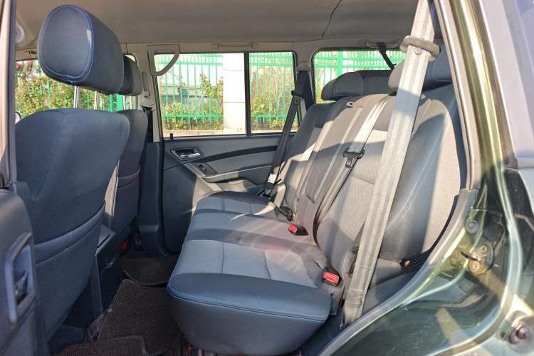 Used Leopaard Q6 2015 2.4L Manual Two-Wheel-Drive Elite Model Left Rear Seat