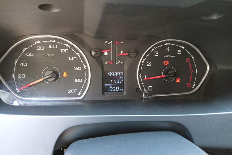 Used Leopaard Q6 2015 2.4L Manual Two-Wheel-Drive Elite Model Odometer Close Up