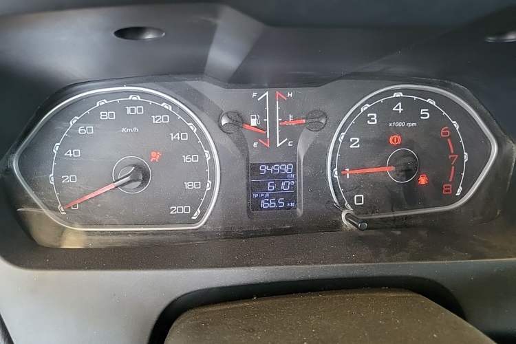 Used Leopaard Q6 2015 2.4L Manual Two-Wheel-Drive Elite Model Odometer Close Up