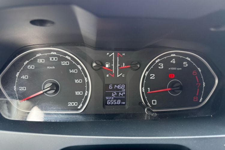 Used Leopaard Q6 2015 2.4L Manual 4x4 Excellence Edition Odometer Close Up