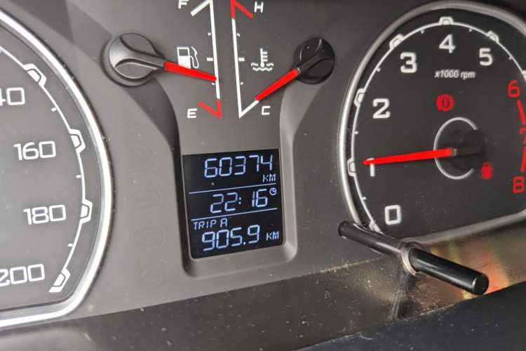 Used Leopaard Q6 2015 2.4L Manual 4x4 Excellence Edition Odometer Close Up