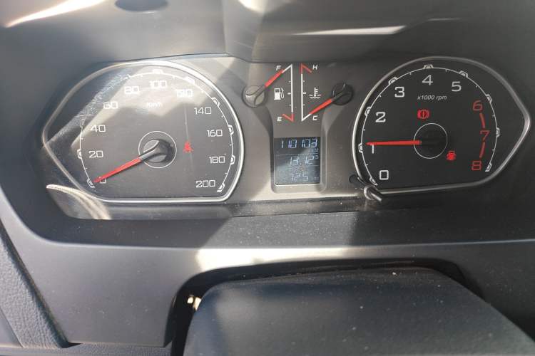 Used Leopaard Q6 2015 2.4L Manual 4x4 Excellence Edition Odometer Close Up