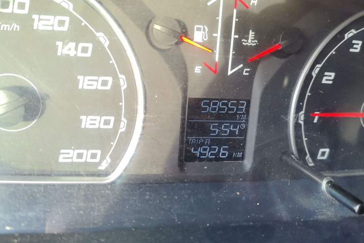 Used Leopaard Q6 2015 2.4L Manual Two-Wheel-Drive Elite Model Odometer Close Up