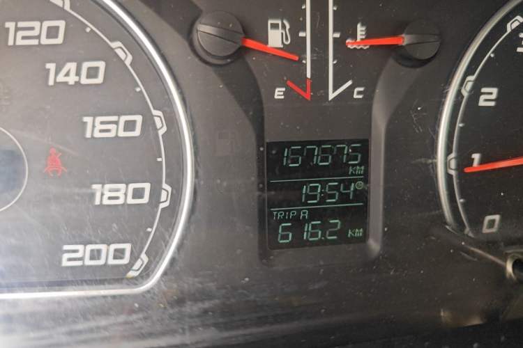 Used Leopaard Q6 2015 2.4L Manual Two-Wheel-Drive Elite Model Odometer Close Up
