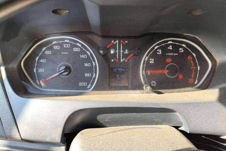 Used Leopaard Q6 2015 2.4L Manual 4x4 Excellence Edition Odometer Close Up