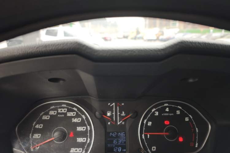 Used Leopaard Q6 2015 2.4L Manual 4x4 Excellence Edition Odometer Close Up