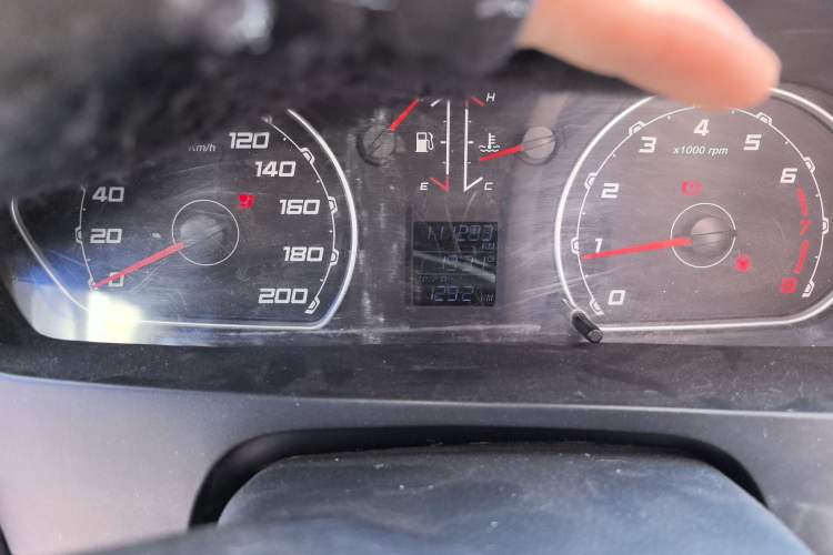 Used Leopaard Q6 2015 2.4L Manual 4x4 Excellence Edition Odometer Close Up