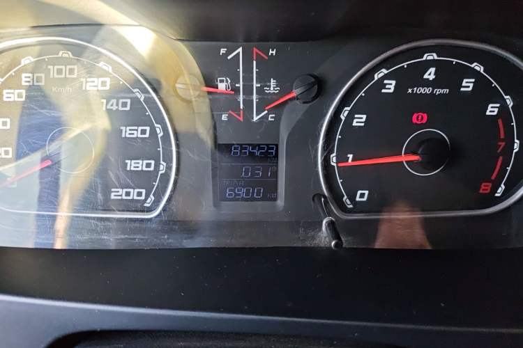 Used Leopaard Q6 2015 2.4L Manual 4x4 Excellence Edition Odometer Close Up