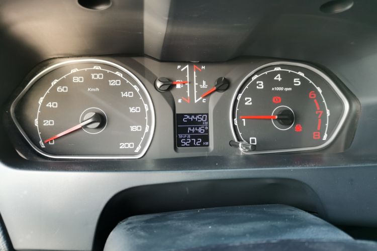 Used Leopaard Q6 2015 2.4L Manual Two-Wheel-Drive Elite Model Odometer Close Up
