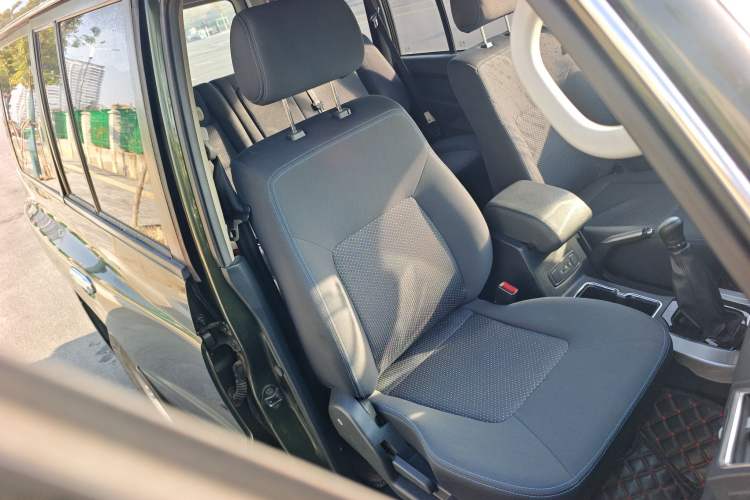 Used Leopaard Q6 2015 2.4L Manual Two-Wheel-Drive Elite Model Right Front Seat