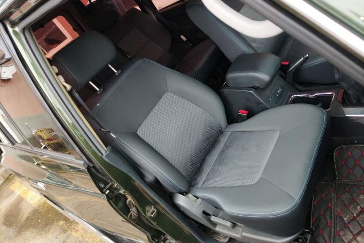 Used Leopaard Q6 2015 2.4L Manual 4x4 Excellence Edition Right Front Seat