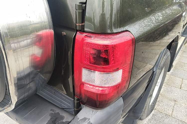 Used Leopaard Q6 2015 2.4L Manual Two-Wheel-Drive Elite Model Right Rear Taillight