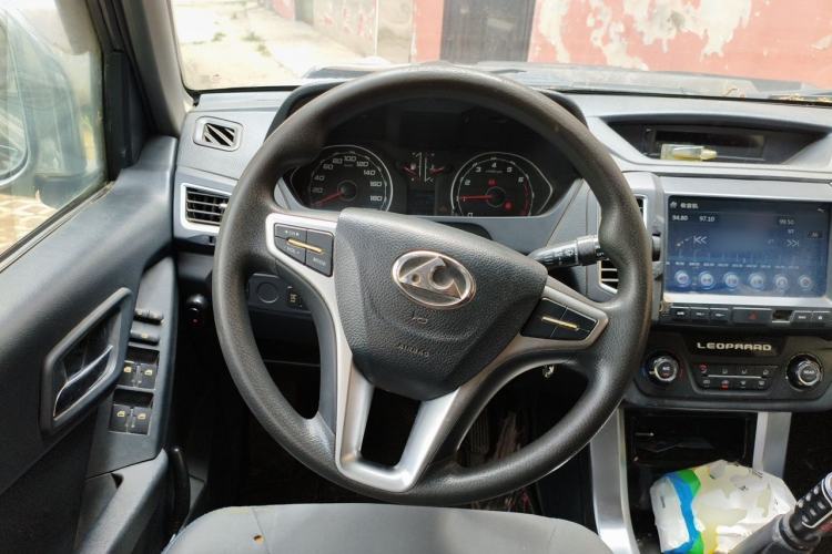 Used Leopaard Q6 2015 2.4L Manual Two-Wheel-Drive Elite Model Steering Wheel