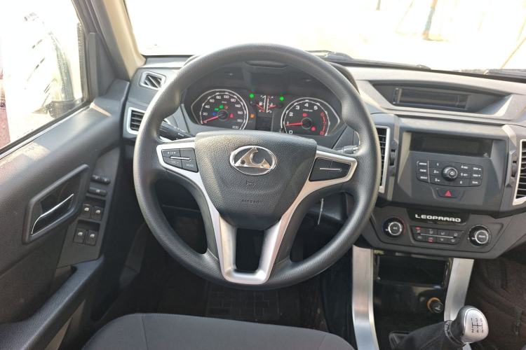 Used Leopaard Q6 2015 2.4L Manual Two-Wheel-Drive Elite Model Steering Wheel