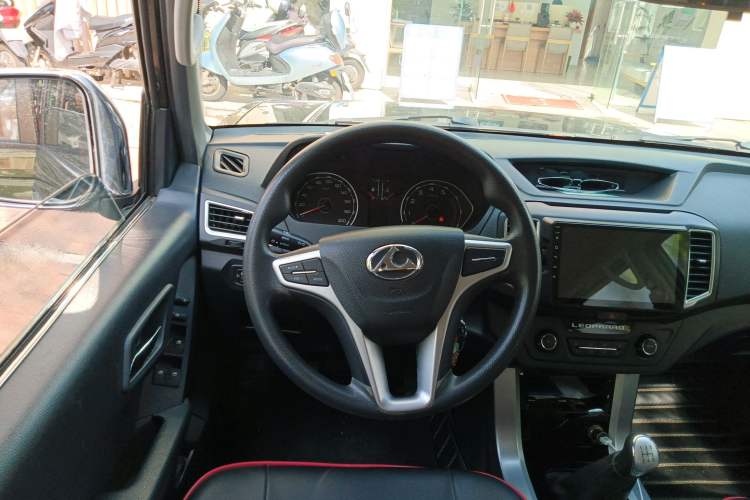 Used Leopaard Q6 2015 2.4L Manual Two-Wheel-Drive Elite Model Steering Wheel