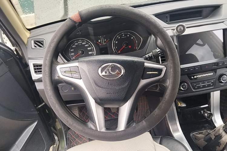 Used Leopaard Q6 2015 2.4L Manual Two-Wheel-Drive Elite Model Steering Wheel