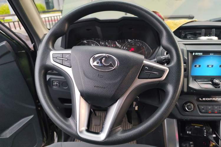 Used Leopaard Q6 2015 2.4L Manual 4x4 Excellence Edition Steering Wheel