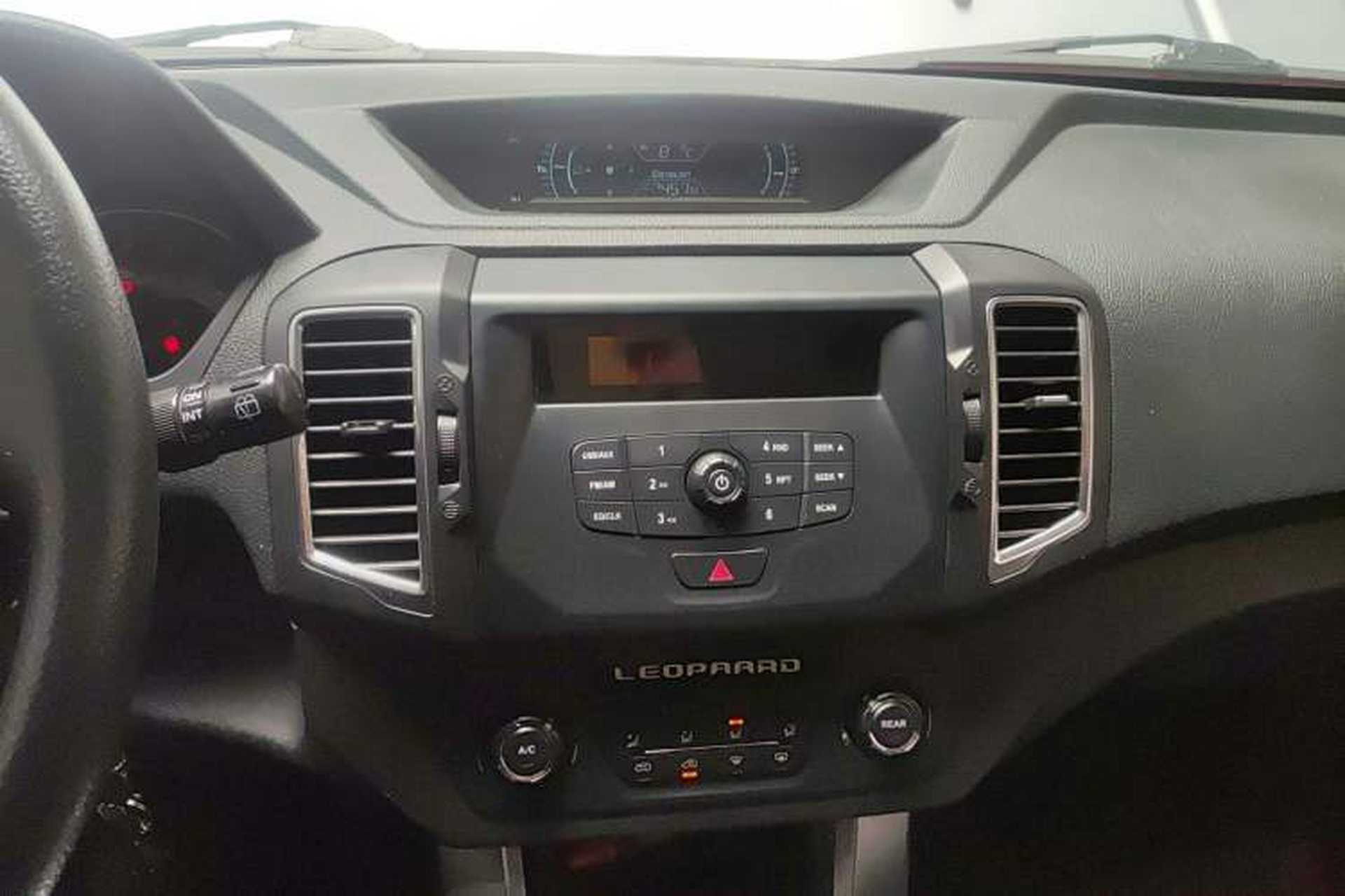 Used Leopaard Q6 2015 2.4L Manual Two-Wheel-Drive Elite Model Audio And AC Panel