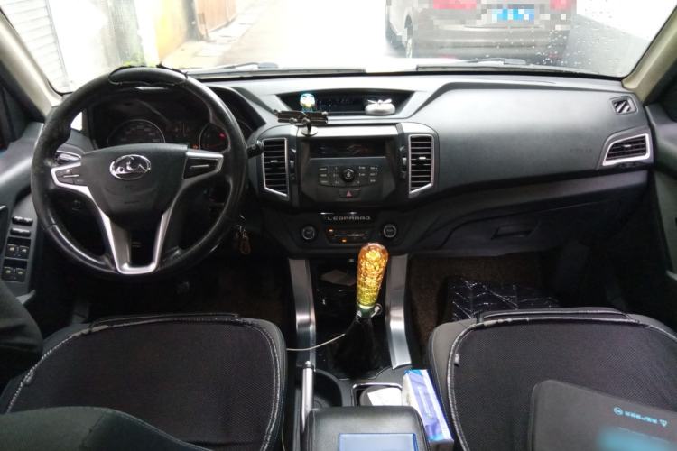 Used Leopaard Q6 2015 2.4L Manual Two-Wheel-Drive Elite Model Center Console