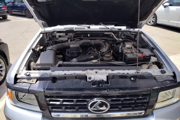 Used Leopaard Q6 2015 2.4L Manual Two-Wheel-Drive Elite Model Engine Bay