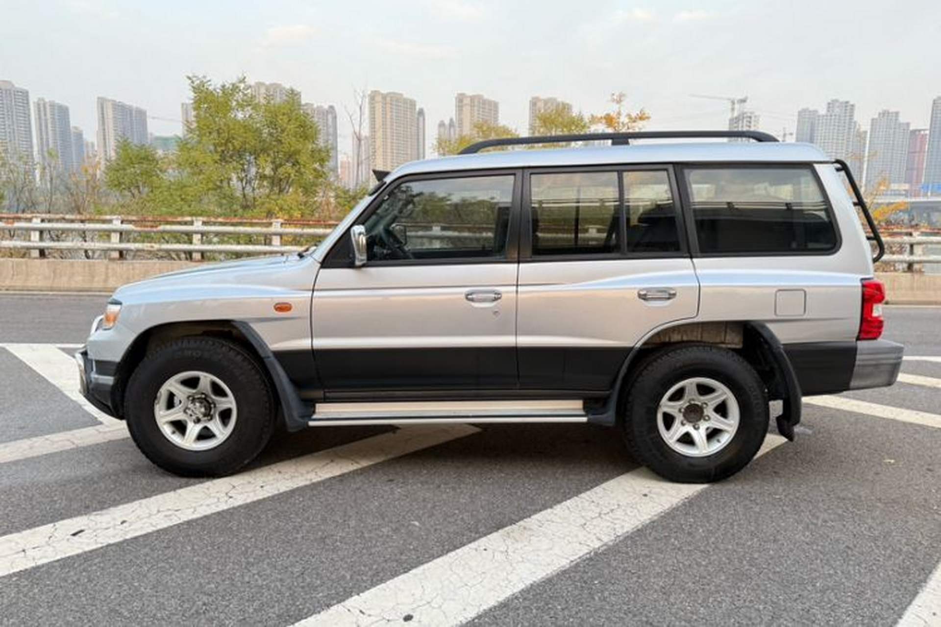 Used Leopaard Q6 2015 2.4L Manual 4x4 Excellence Edition Exterior 3