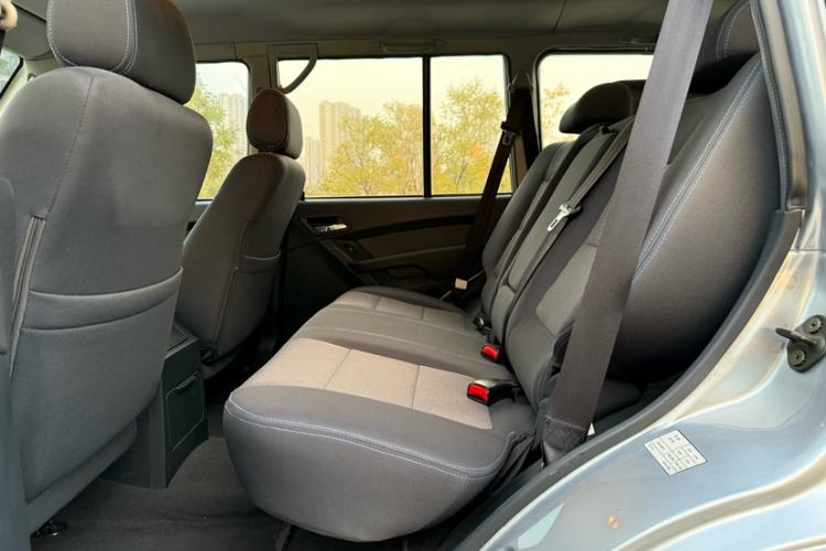 Used Leopaard Q6 2015 2.4L Manual 4x4 Excellence Edition Interior 3