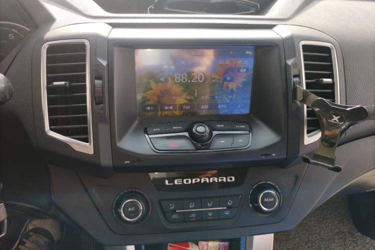 Used Leopaard Q6 2015 2.4L Manual 4x4 Excellence Edition Audio And AC Panel