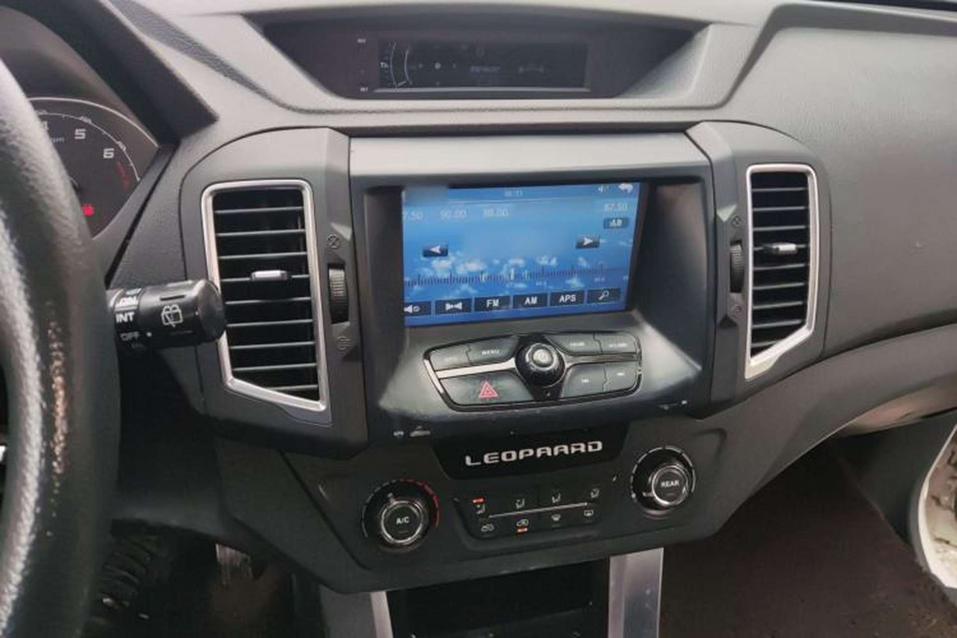 Used Leopaard Q6 2015 2.4L Manual 4x4 Excellence Edition Audio And AC Panel