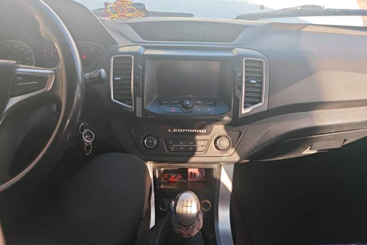 Used Leopaard Q6 2015 2.4L Manual 4x4 Excellence Edition Audio And AC Panel