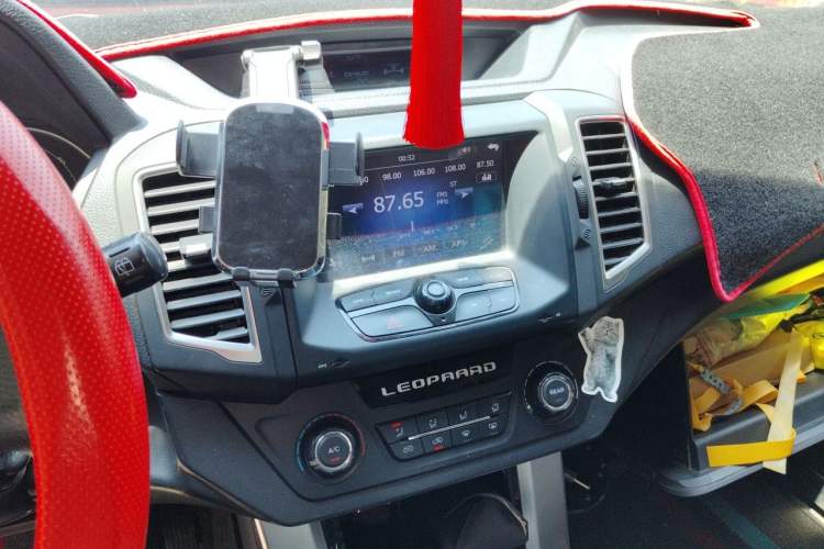 Used Leopaard Q6 2015 2.4L Manual 4x4 Excellence Edition Audio And AC Panel
