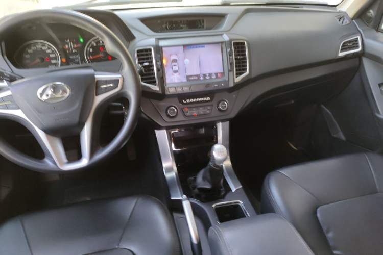 Used Leopaard Q6 2015 2.4L Manual Two-Wheel-Drive Elite Model Audio And AC Panel