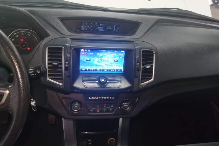 Used Leopaard Q6 2015 2.4L Manual 4x4 Excellence Edition Audio And AC Panel