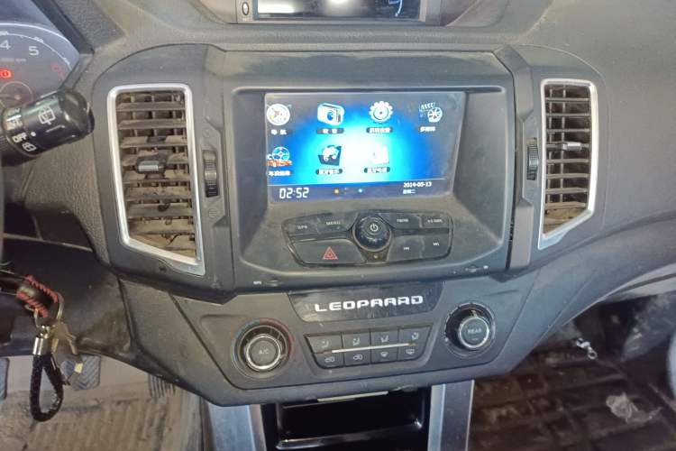 Used Leopaard Q6 2015 2.4L Manual 4x4 Excellence Edition Audio And AC Panel