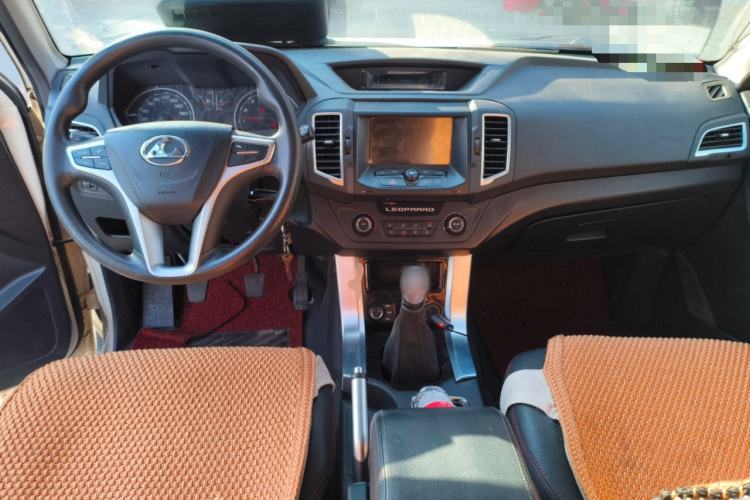 Used Leopaard Q6 2015 2.4L Manual 4x4 Excellence Edition Center Console