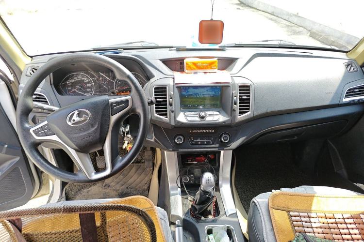 Used Leopaard Q6 2015 2.4L Manual 4x4 Excellence Edition Center Console